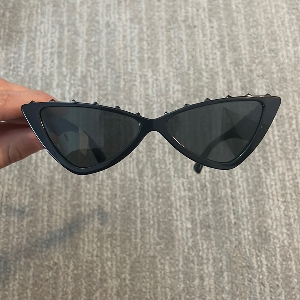 SOLD ON Ⓜ️ - Picture 4 of 10